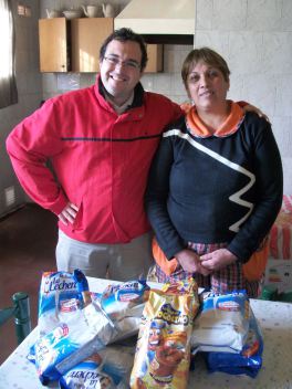 Entrega de Leche al Centro Comunitario Caritas Felices